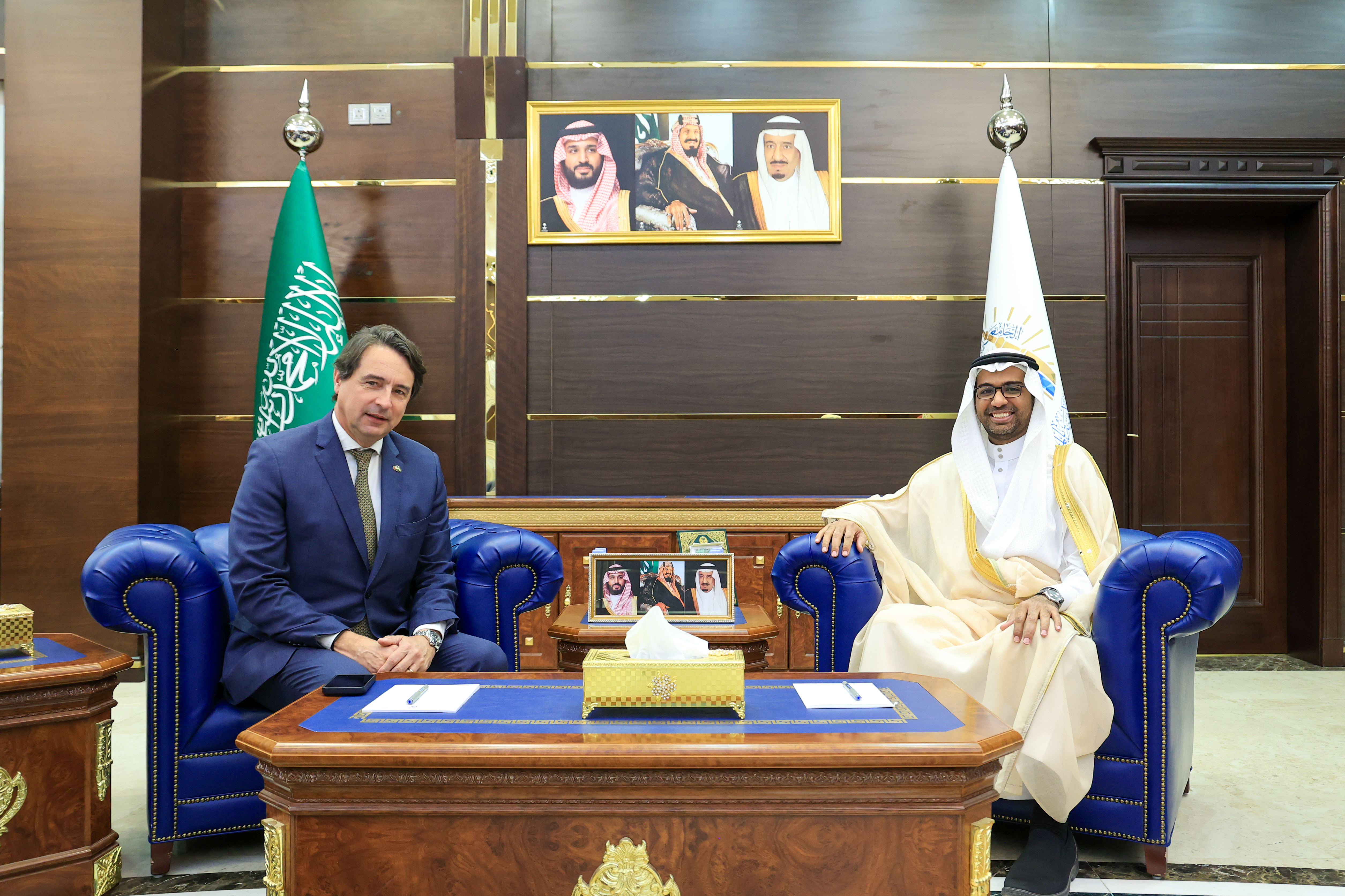 وكيل الجامعة للخدمات المشتركة ، سعادة سفير جمهورية البرتغال لدى المملكة